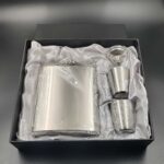 Подарочный набор с гравировкой фляжка с рюмками — изображение 2