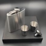 Подарочный набор с гравировкой фляжка с рюмками